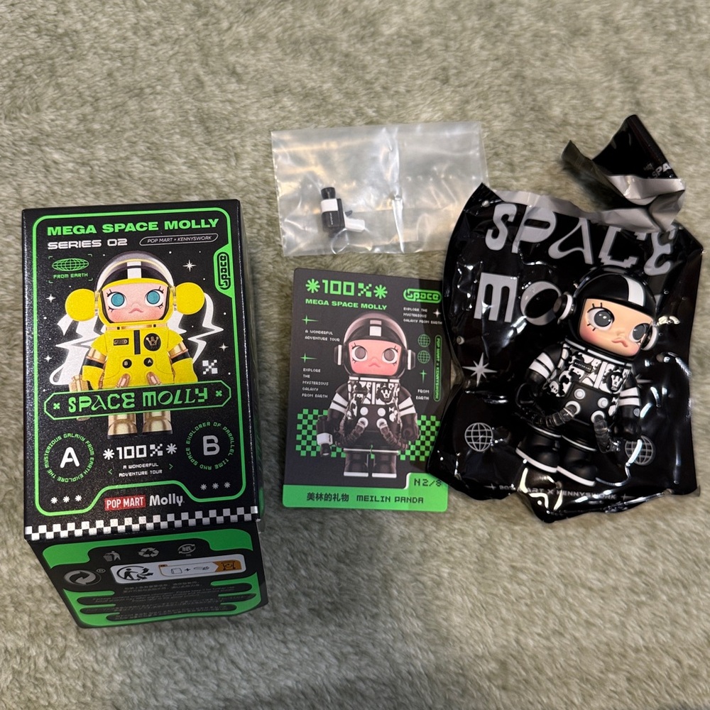Pop Mart MEGA SPACE MOLLY 100% Series 2-B- confirmed Meilin Panda